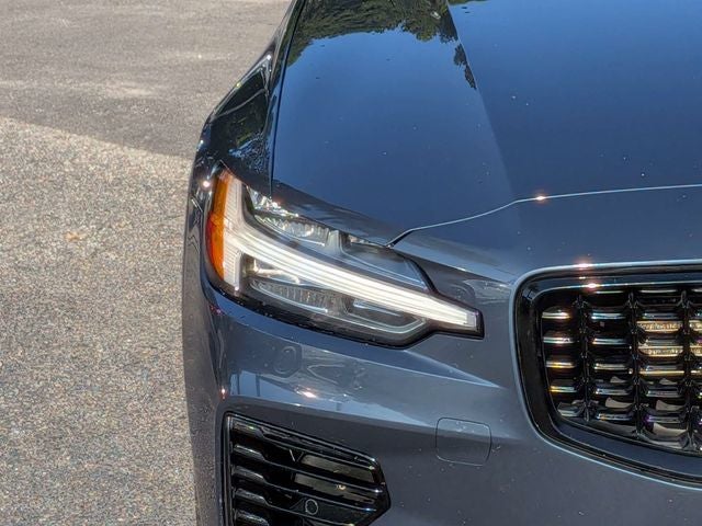 2023 Volvo S60 Recharge Plug-In Hybrid T8 Plus Dark Theme