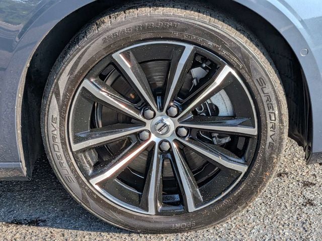 2023 Volvo S60 Recharge Plug-In Hybrid T8 Plus Dark Theme