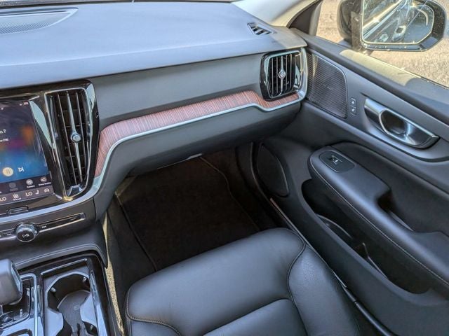 2023 Volvo S60 Recharge Plug-In Hybrid T8 Plus Dark Theme