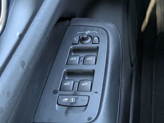 2023 Volvo S60 Recharge Plug-In Hybrid T8 Plus Dark Theme