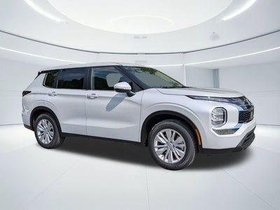 2026 Mitsubishi Outlander ES