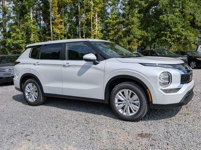 2026 Mitsubishi Outlander ES