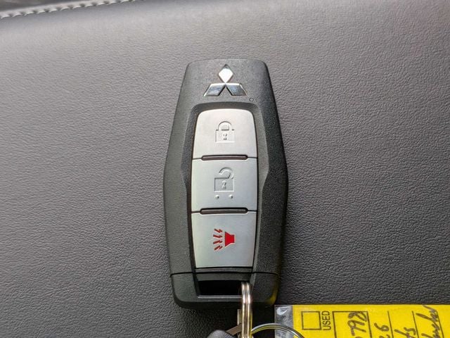 2026 Mitsubishi Outlander ES