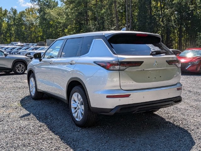 2026 Mitsubishi Outlander ES