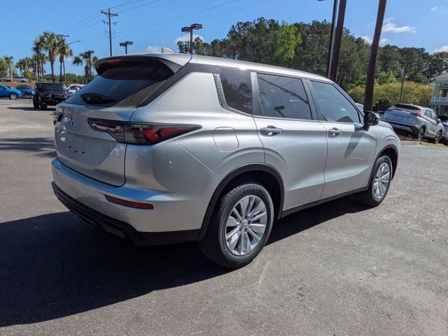 2026 Mitsubishi Outlander ES