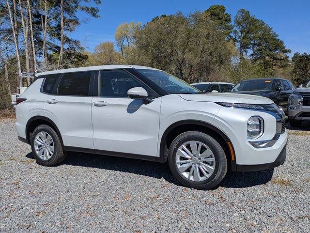 2026 Mitsubishi Outlander ES