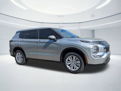 2026 Mitsubishi Outlander ES