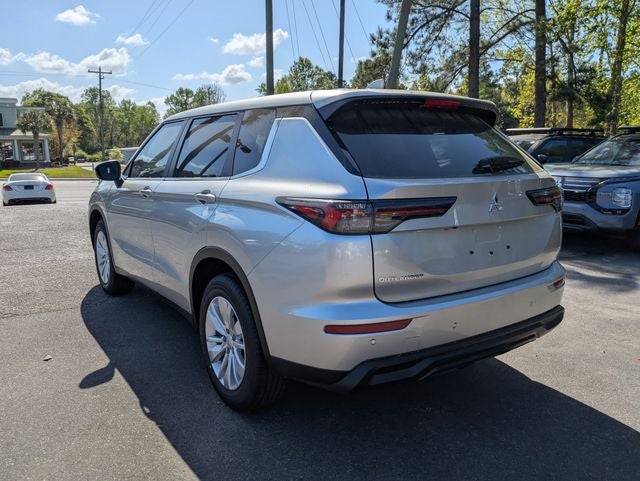 2026 Mitsubishi Outlander ES