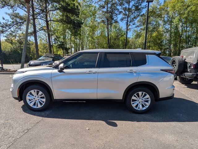 2026 Mitsubishi Outlander ES