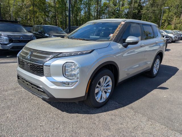 2026 Mitsubishi Outlander ES