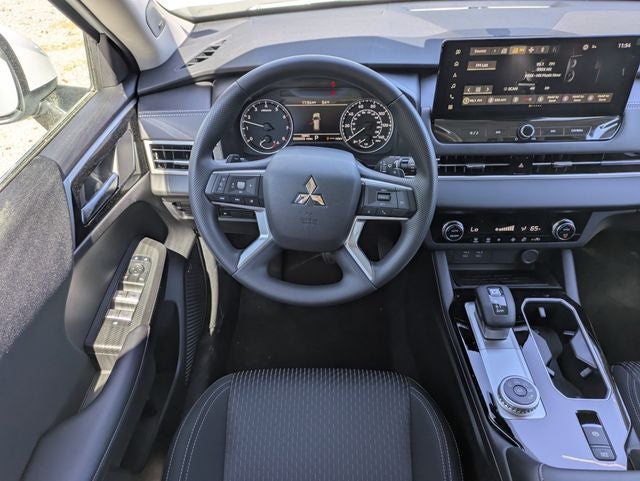 2026 Mitsubishi Outlander ES