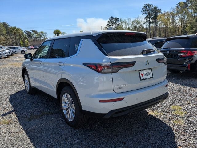 2026 Mitsubishi Outlander ES