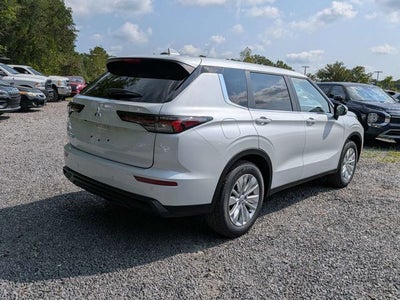 2026 Mitsubishi Outlander ES