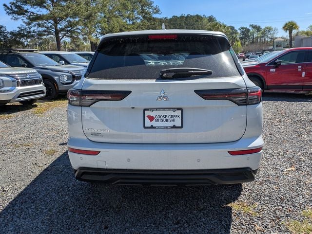 2026 Mitsubishi Outlander ES