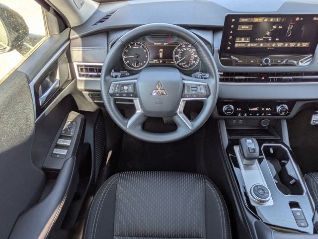 2026 Mitsubishi Outlander ES