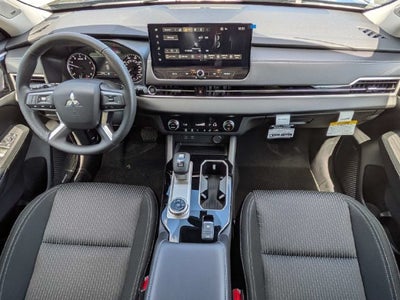 2026 Mitsubishi Outlander ES