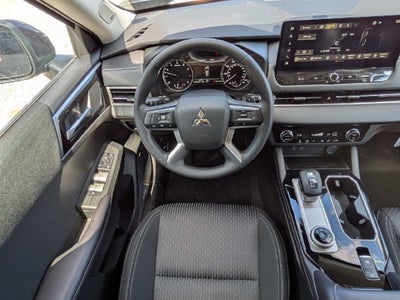 2026 Mitsubishi Outlander ES
