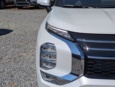 2026 Mitsubishi Outlander ES