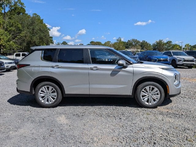 2026 Mitsubishi Outlander ES