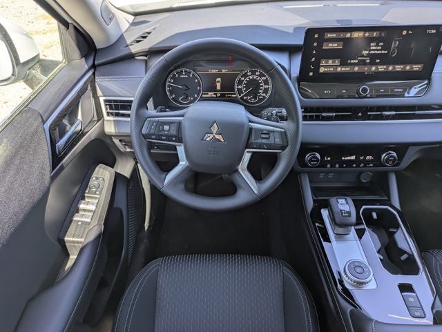 2026 Mitsubishi Outlander ES