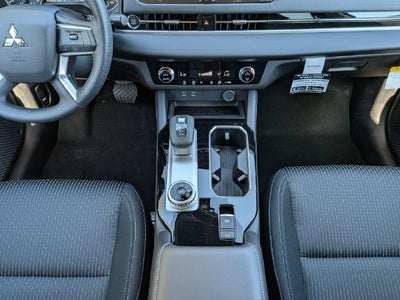 2026 Mitsubishi Outlander ES