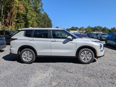 2026 Mitsubishi Outlander ES