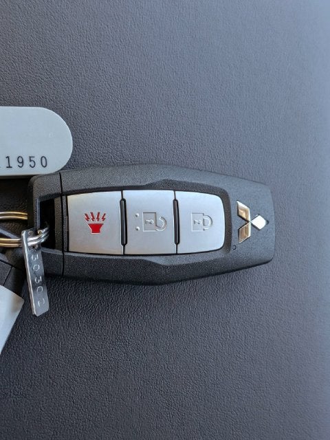 2026 Mitsubishi Outlander ES