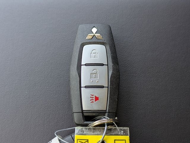 2026 Mitsubishi Outlander ES