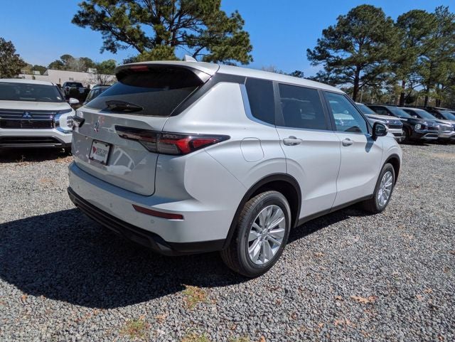 2026 Mitsubishi Outlander ES