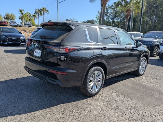 2026 Mitsubishi Outlander ES