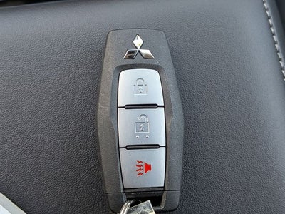 2026 Mitsubishi Outlander ES