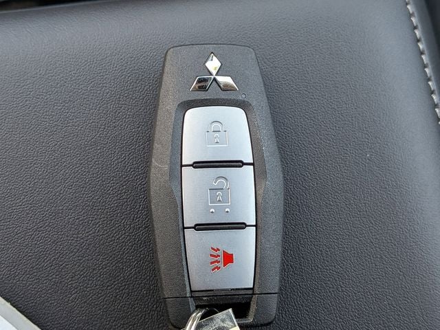 2026 Mitsubishi Outlander ES