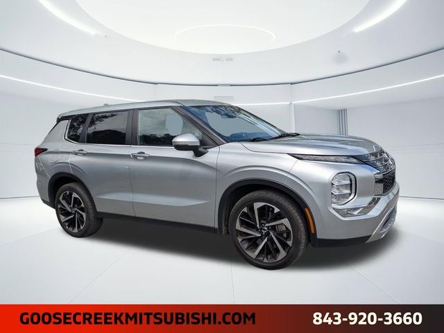2024 Mitsubishi Outlander SE 2WD's photo