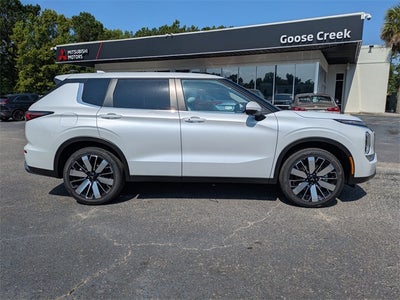 2025 Mitsubishi Outlander SE