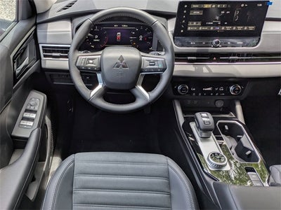 2025 Mitsubishi Outlander SE