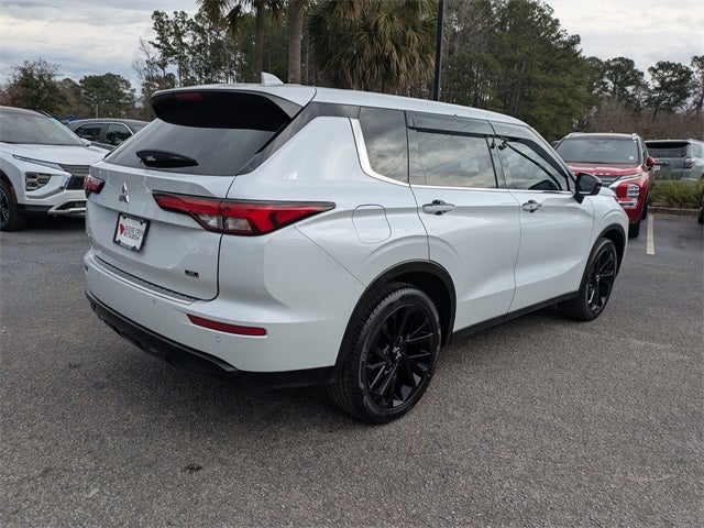2024 Mitsubishi Outlander SE Black Edition