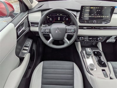 2025 Mitsubishi Outlander SE