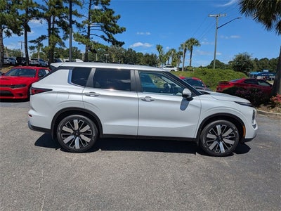 2025 Mitsubishi Outlander SE