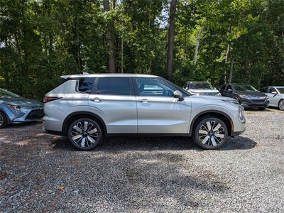 2025 Mitsubishi Outlander SE
