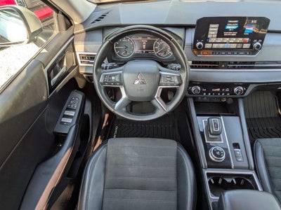 2024 Mitsubishi Outlander SE