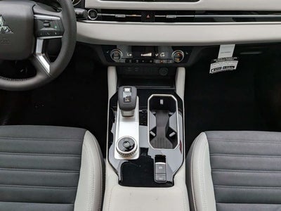 2026 Mitsubishi Outlander SE