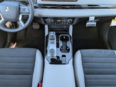 2026 Mitsubishi Outlander SE