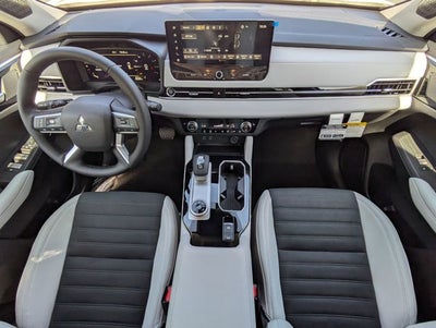 2026 Mitsubishi Outlander SE
