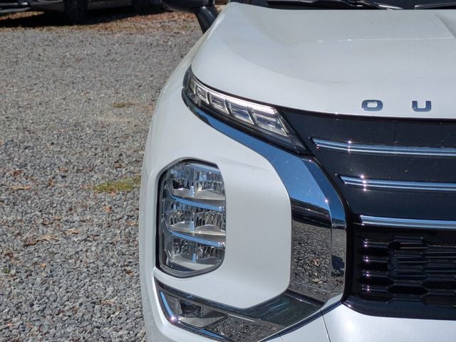 2026 Mitsubishi Outlander Base