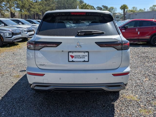 2026 Mitsubishi Outlander Base