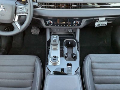 2026 Mitsubishi Outlander SE