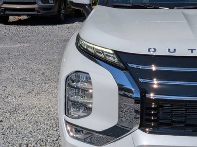 2026 Mitsubishi Outlander SE