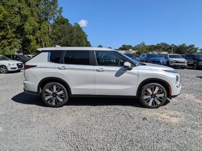 2026 Mitsubishi Outlander SE