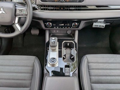 2026 Mitsubishi Outlander SE