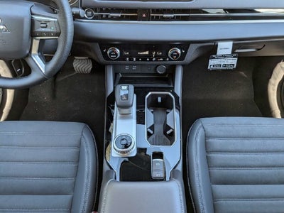 2026 Mitsubishi Outlander SE
